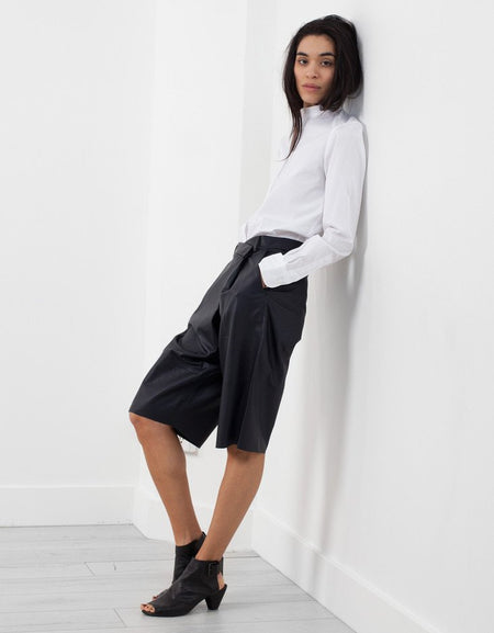 Feather Weight Short