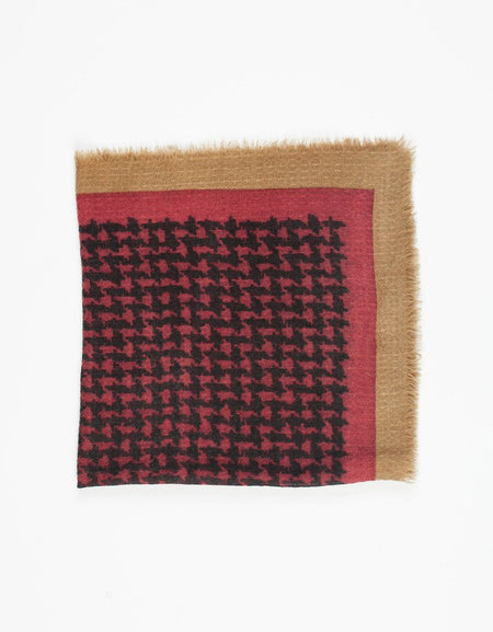 Houndstooth Square in Rouge
