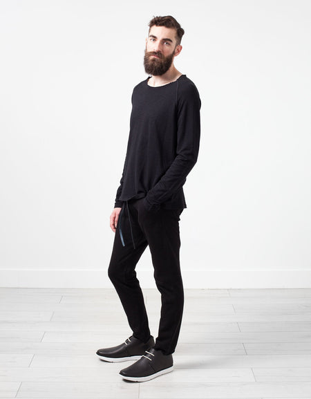 Daris Tee in Black