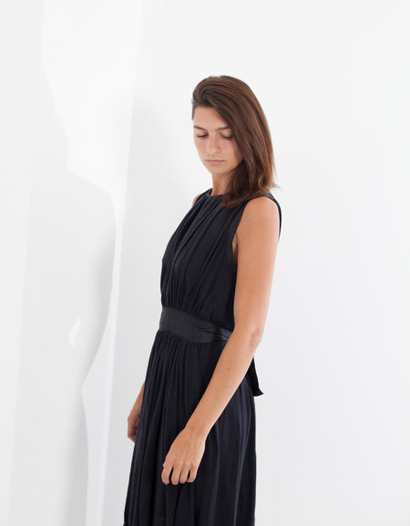 Sleeveless Pleated Dress in Navy