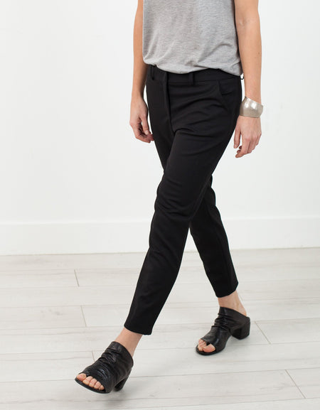 Stretch Fitted Pant in Black
